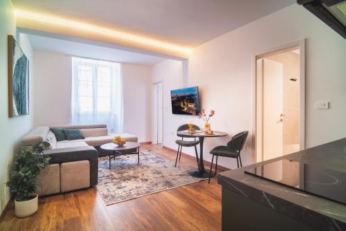 Deluxe One-Bedroom Apartment