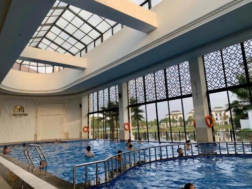 Piscină, The LuxHomes Apartment Vinhomes Marina in Haiphong
