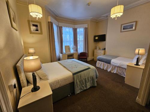 Rivelyn Hotel - image 12