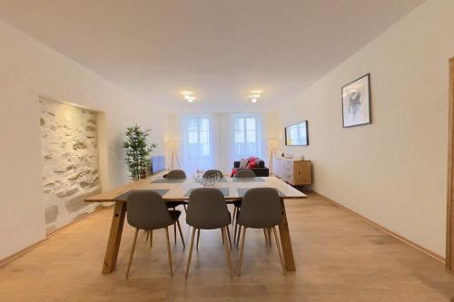Charming 2-Bedroom Apartment in the Heart of Lausanne RSF2, Losanna