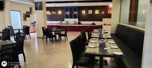 The Altruist Hotel Kharadi - 레스토랑