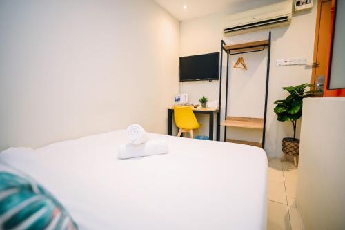 Swing & Pillows - KL Kuchai Lama formerly known as Sunrise Inn - image 2