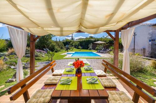 Holiday house Dorstari by Villsy - large garden with pool, playground for kids and adults in Heki
