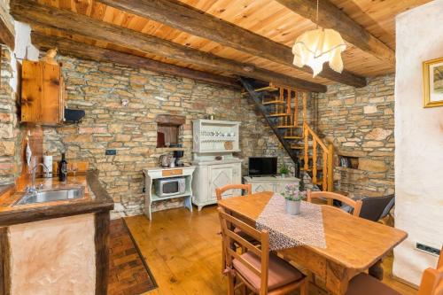 Iekārtas, Holiday house Dorstari by Villsy - large garden with pool, playground for kids and adults in Heki