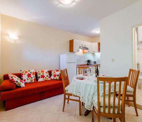 Holiday home Dinko-20m from sea - image 11