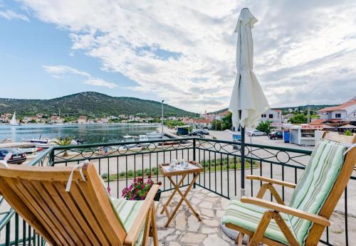 Holiday home Dinko-20m from sea - image 9