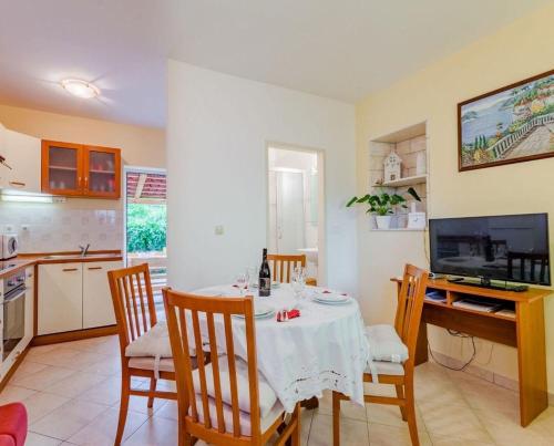 Holiday home Dinko-20m from sea - image 5