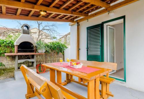 Holiday home Dinko-20m from sea - image 2