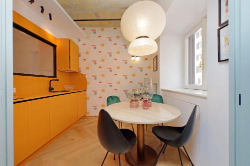YCH-Colorful and classy apartment near Fori Imperiali, Roma (foto 2)