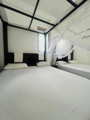Shanika Beach Inn - image 4
