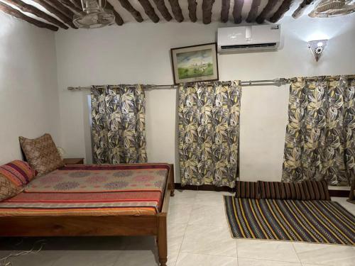 Standard Triple Room image 4