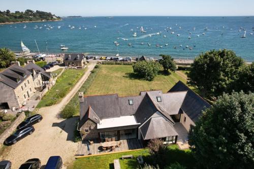 Maison Chevoir pieds dans l'eau gîte à louer L'Arcouest