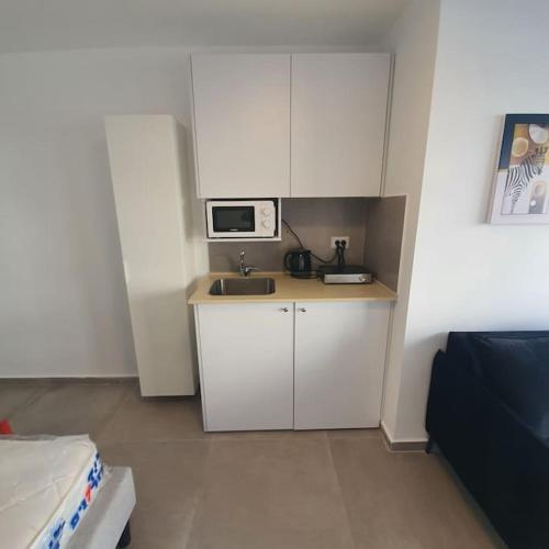 Ryo 12 דירת סטודיו ליד חוף הים לנופש מושלם, Bat Yam (foto 11)