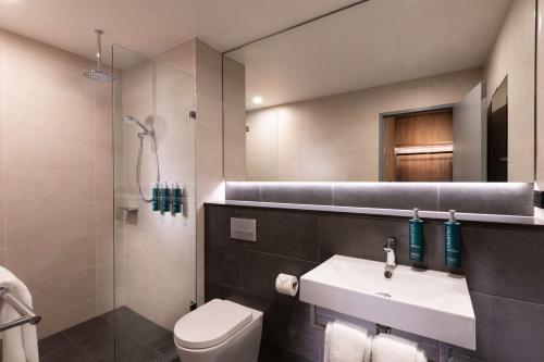 DoubleTree by Hilton Hobart Room Type - King Guest Room - Water View
