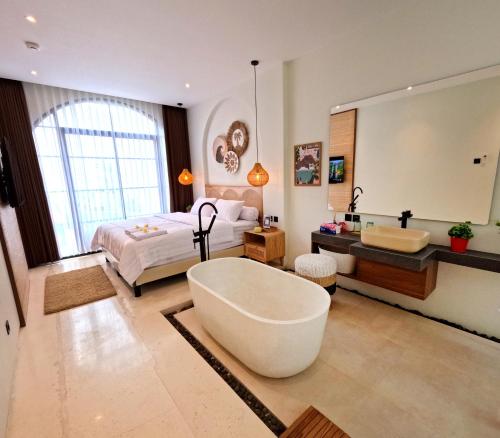 Casa de Jingga - KBP with Aesthetic Pool, Fun for Family & Friends, Near Whoosh High Speed Train in Padalarang