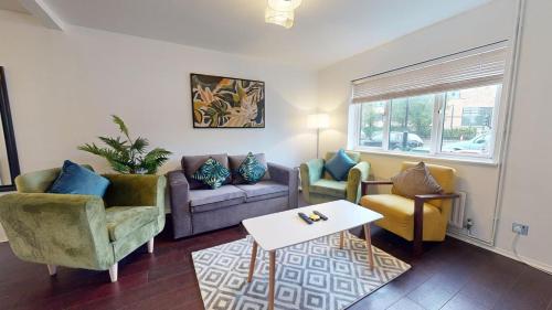 Parlaunt House - 3 bedroom with Free parking, Slough