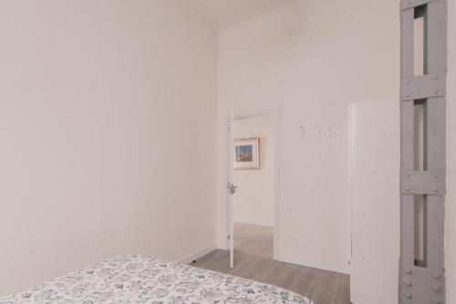 Amplio Piso de 7 habs, 4 baños sobre calle Gran Vía, Мадрид (фото 8)