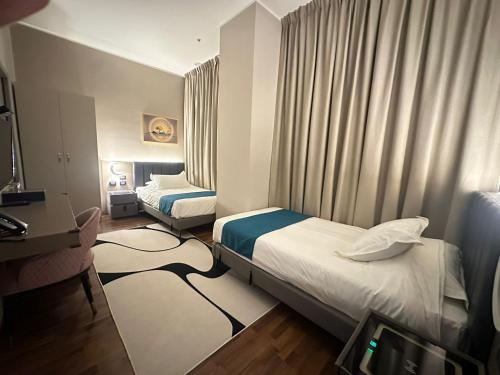 2 twin beds