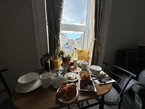 อาหารและเครื่องดื่ม, Abbey View House in ยอล