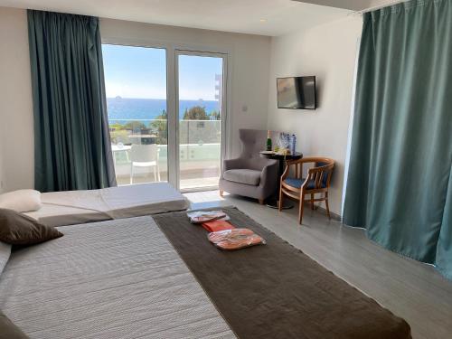 Executive Sea View Room with Outdoor Whirlpool image 9