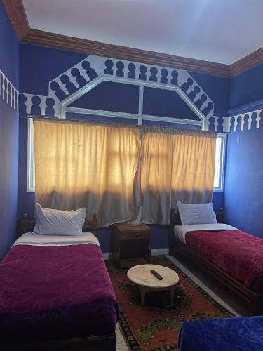 1 queen bed, 2 twin beds