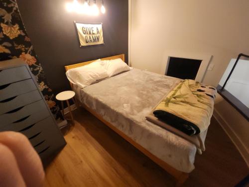 Cozy and Tranquil 1-bedroom condo with WiFi, AC in Historic Salem in Salem, USA