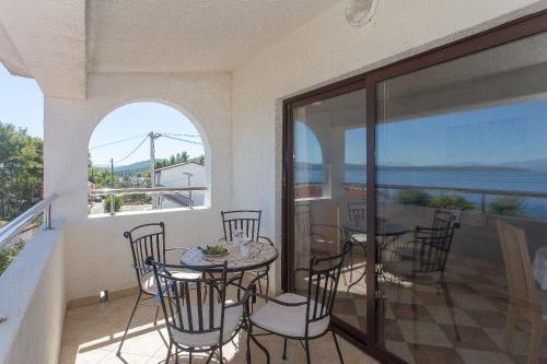 Apartments Neno - 100m from sea - image 3