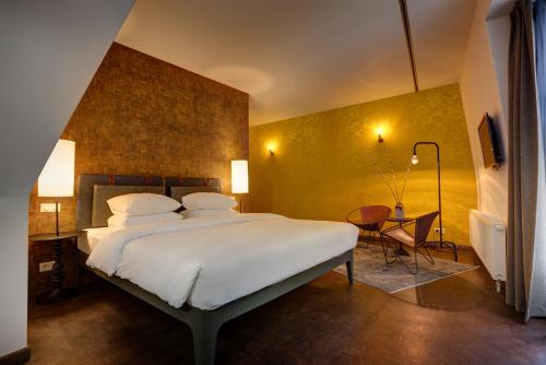 Superior Double or Twin Room image 6