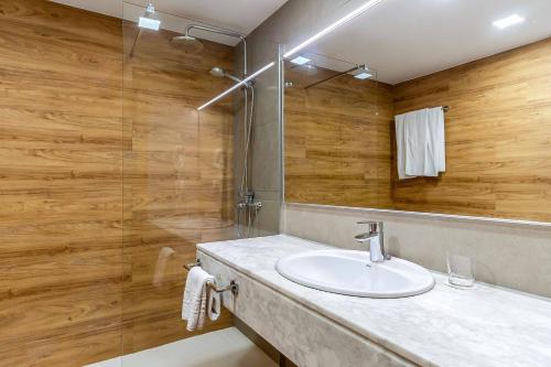 Aparthotel Bertrán - image 10