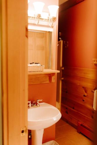 Snowvillage Inn - image 9