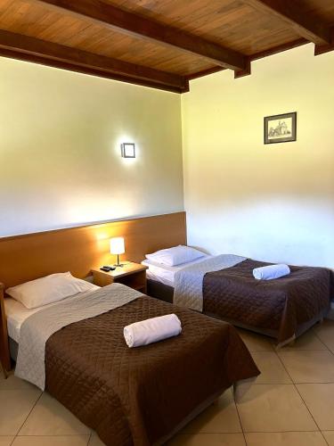 3 twin beds