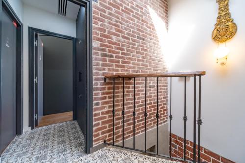 FRATERNiTY-HOTEL - image 8