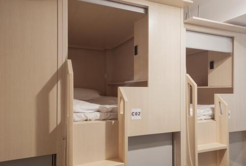 Meow Hero Youth Hostel