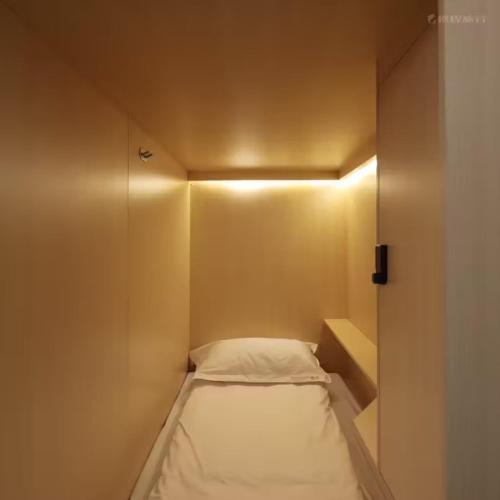 Meow Hero Youth Hostel