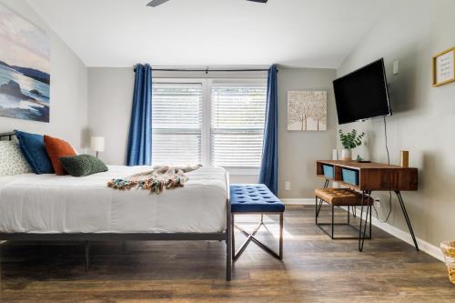 Franklin 4BR Escape, BBQ, Fire Pit, Sleeps 15 in Franklin, USA