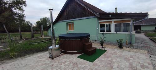 Swimming pool, Nyugalom Szigete Vendeghaz in Soltvadkert
