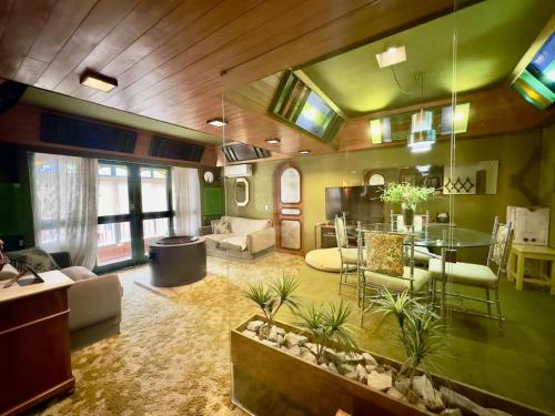 Apartamento retrô dentro da Rua Coberta