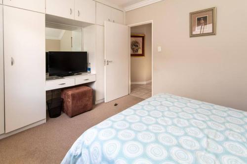 Comfortable & Spacious 5 Bed Home in Ave Normandie