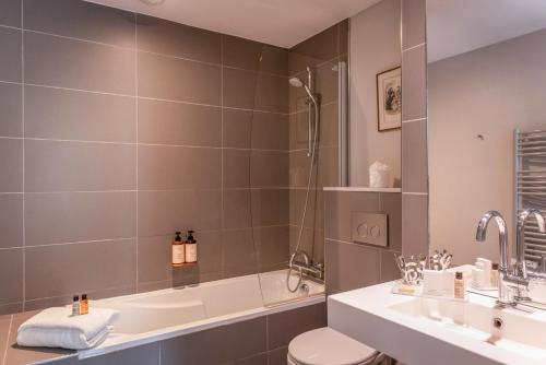 2 bedrooms, 3 beds