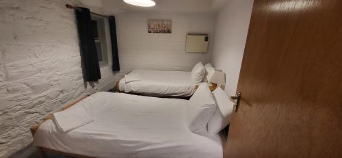 Crew's Apartment - image 10