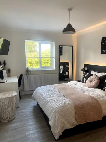 2 Bedroom Flat Bracknell Free Parking in Bracknell