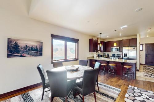 Blue River Condo Unit 203 in 錫爾弗瑟恩