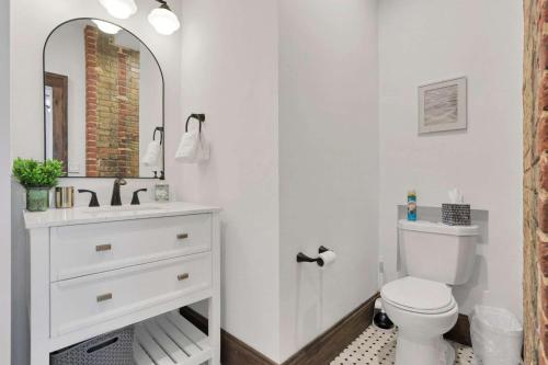 The Urban Oasis - 2 BR - Great Location