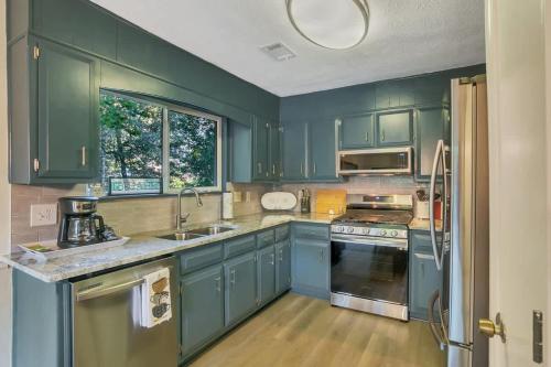 Flawless recent renovation close to Stone Mountain in Stone Mountain, USA