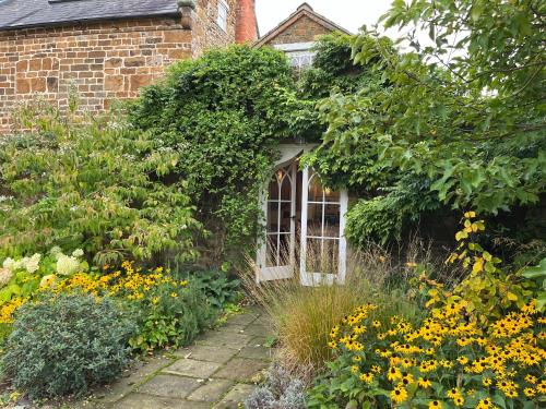 Vista exterior, Charming Old Schoolroom in Daventry