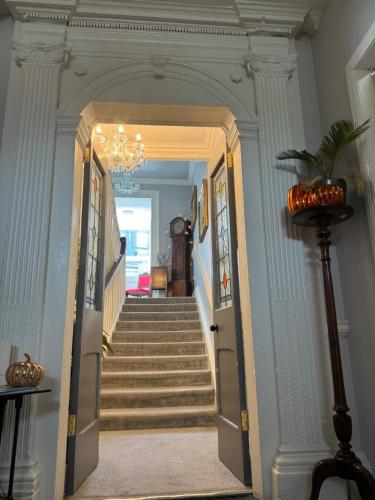 ทางเข้า, Abbey View House in ยอล