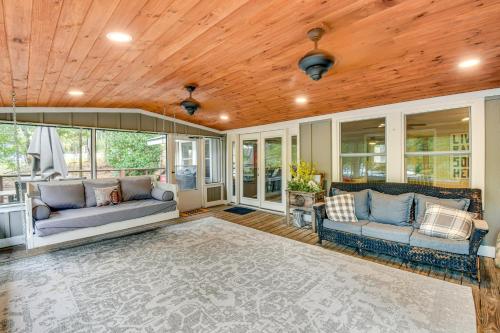 On-Site River Access Hartwell Getaway with Deck! in Hartwell, USA