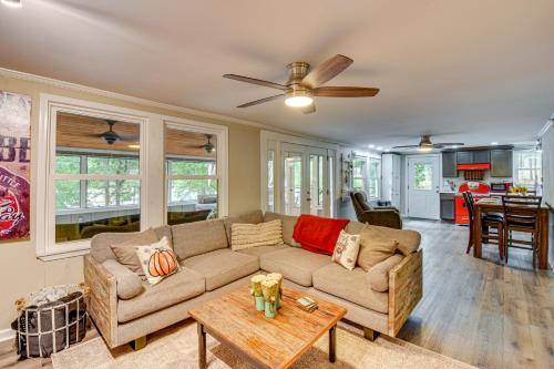 On-Site River Access Hartwell Getaway with Deck! in Hartwell, USA