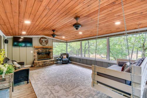 On-Site River Access Hartwell Getaway with Deck! in Hartwell, USA