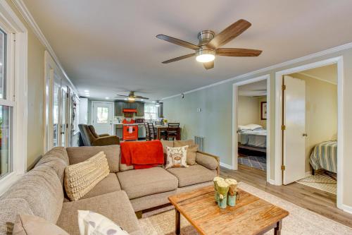 On-Site River Access Hartwell Getaway with Deck! in Hartwell, USA